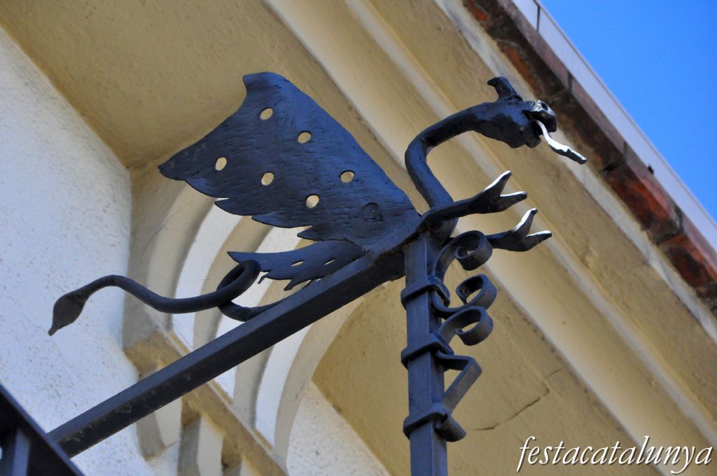 Pobla de Claramunt, La - Nucli antic (Font i casa de l'Avinguda Catalunya)