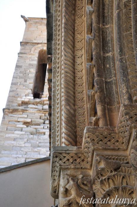 Vilagrassa - Portalada romànica de l'església de Santa Maria