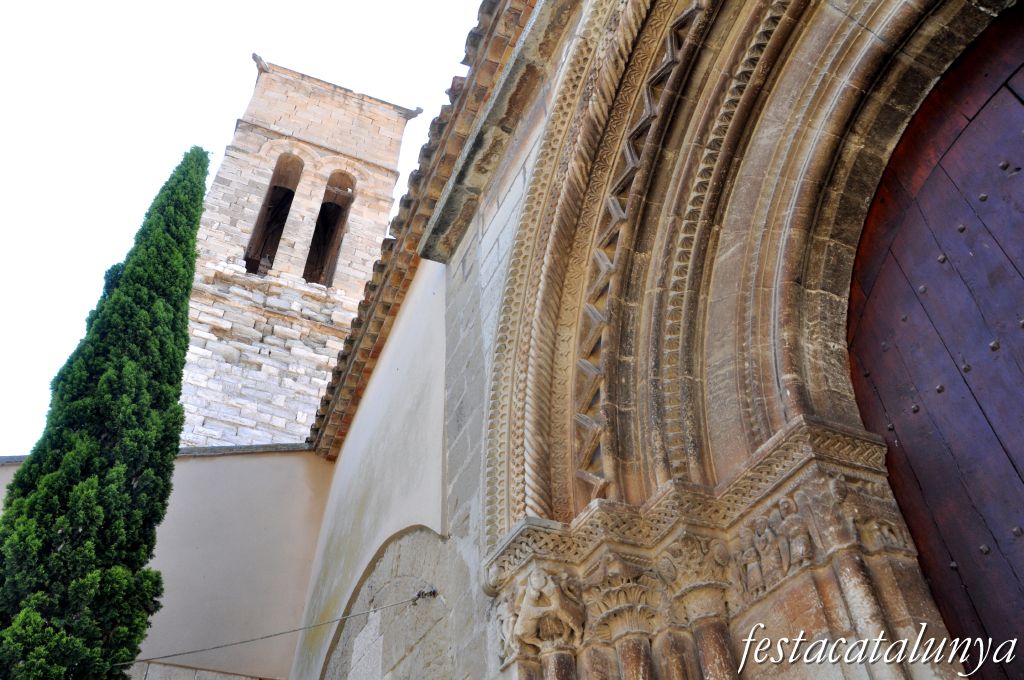 Vilagrassa - Portalada romànica de l'església de Santa Maria