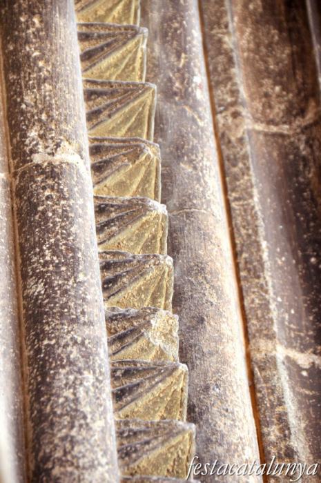 Vilagrassa - Portalada romànica de l'església de Santa Maria