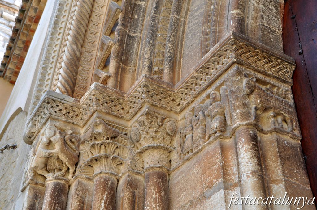 Vilagrassa - Portalada romànica de l'església de Santa Maria