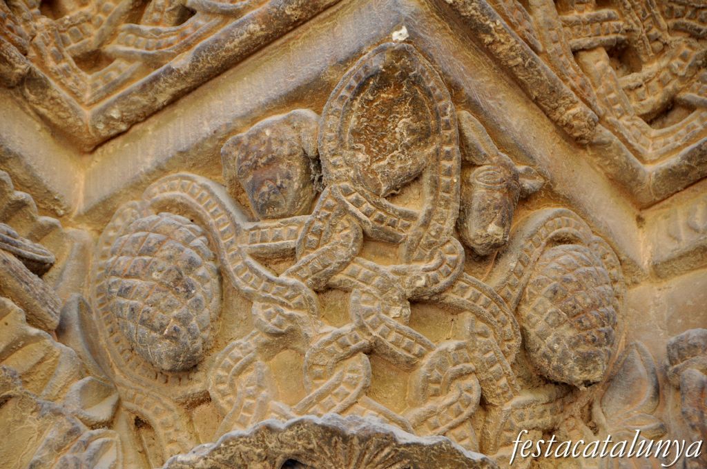 Vilagrassa - Portalada romànica de l'església de Santa Maria