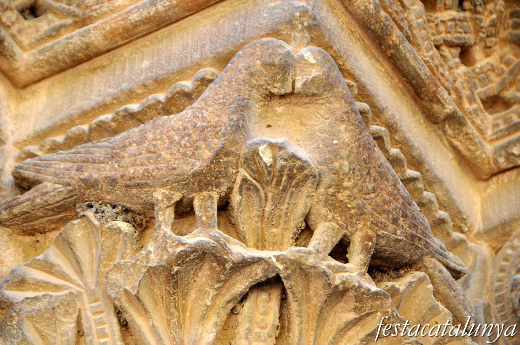 Vilagrassa - Portalada romànica de l'església de Santa Maria