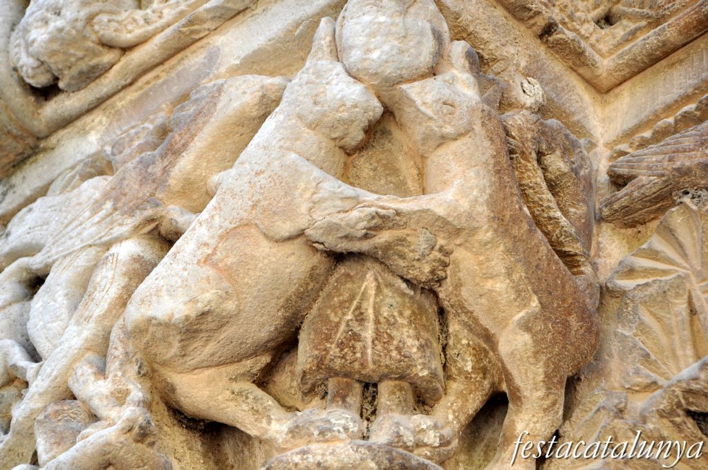 Vilagrassa - Portalada romànica de l'església de Santa Maria