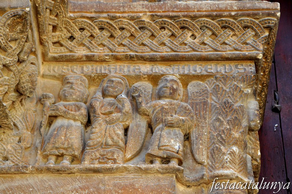 Vilagrassa - Portalada romànica de l'església de Santa Maria