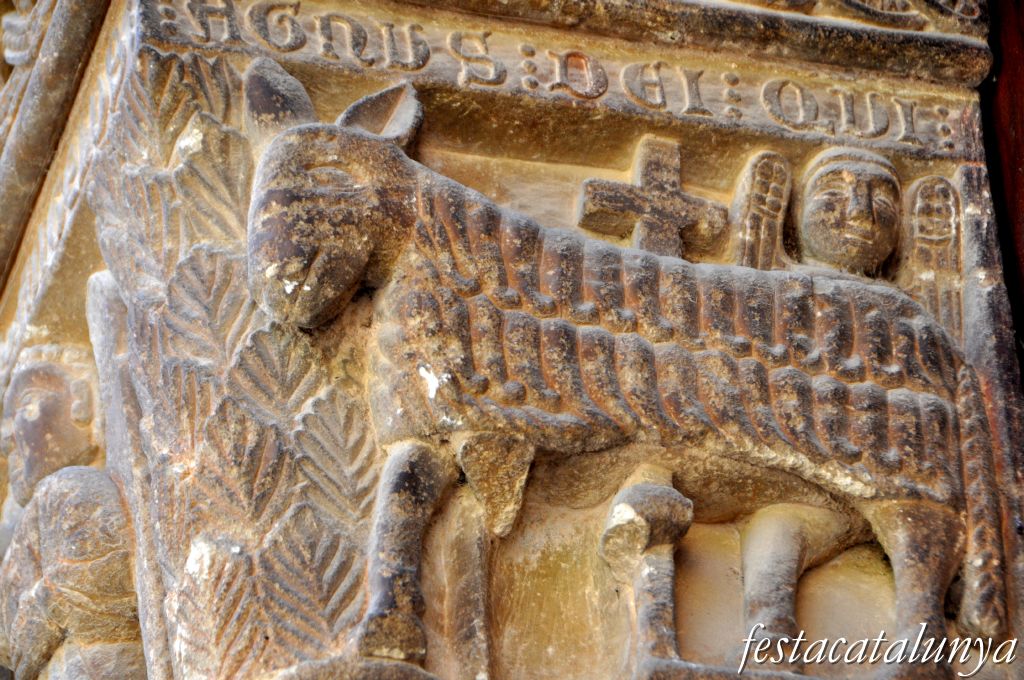 Vilagrassa - Portalada romànica de l'església de Santa Maria