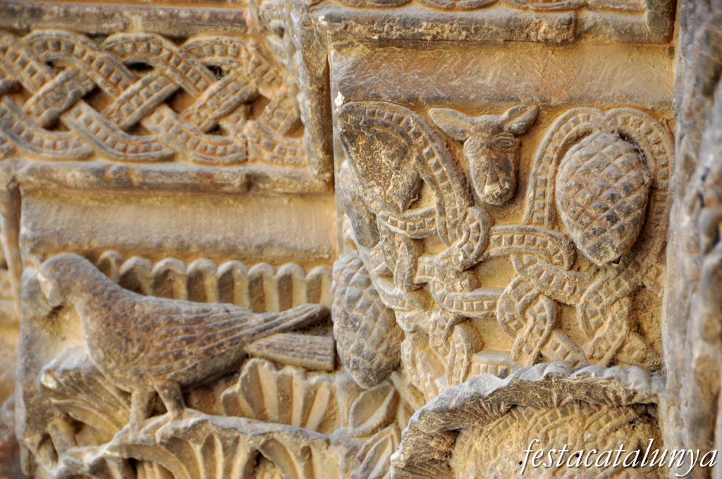 Vilagrassa - Portalada romànica de l'església de Santa Maria