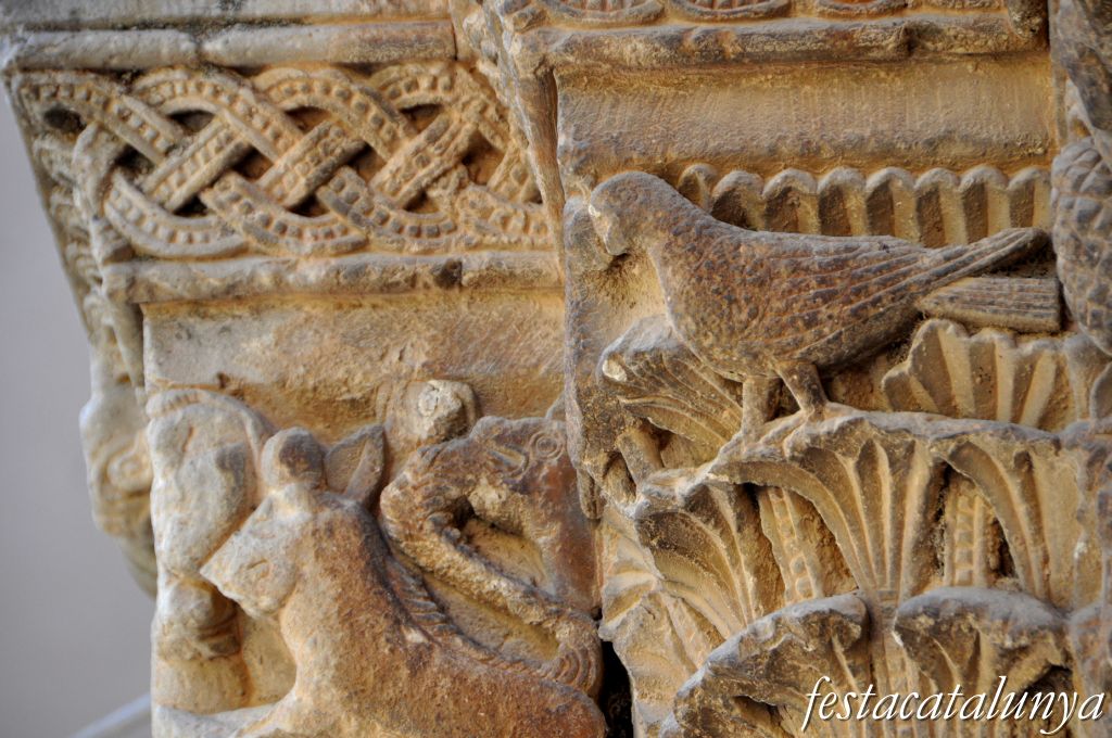 Vilagrassa - Portalada romànica de l'església de Santa Maria