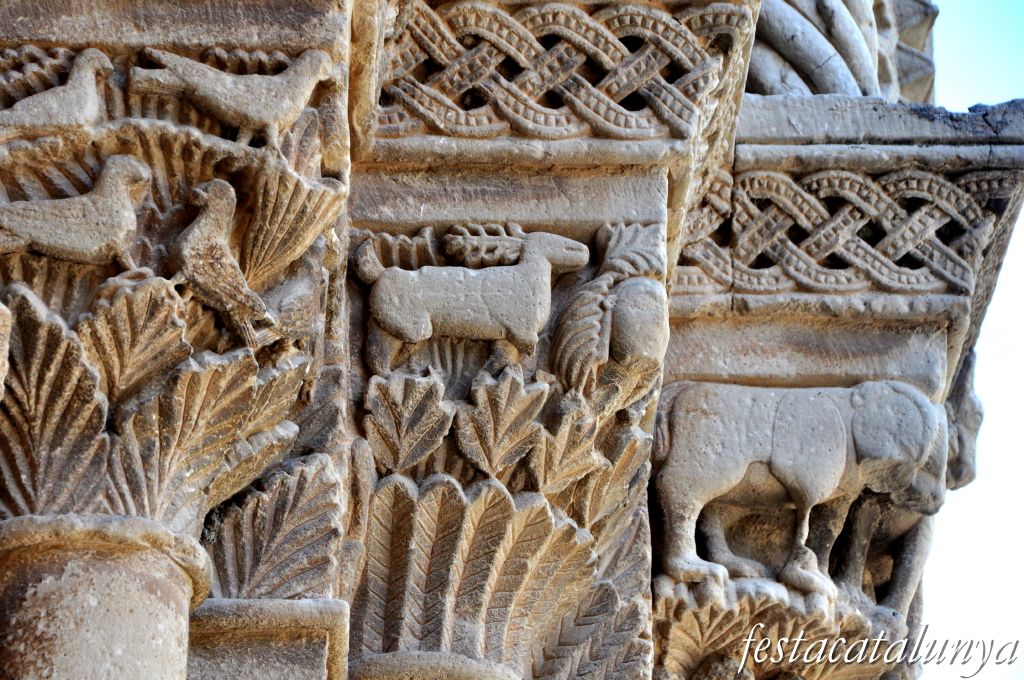 Vilagrassa - Portalada romànica de l'església de Santa Maria