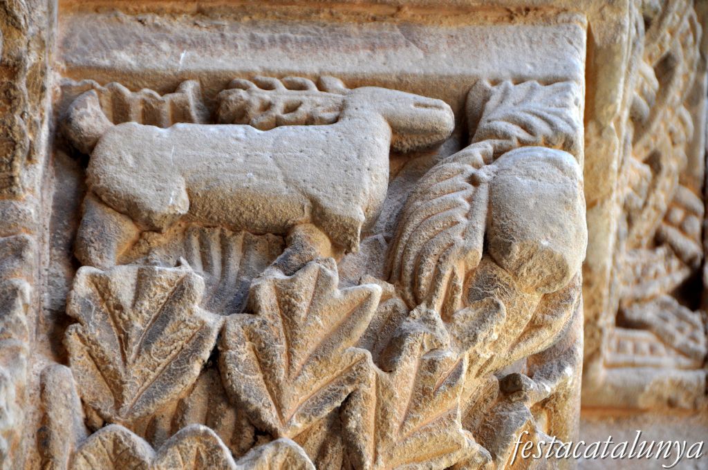 Portalada romànica de l'església de Santa Maria de Vilagrassa ***