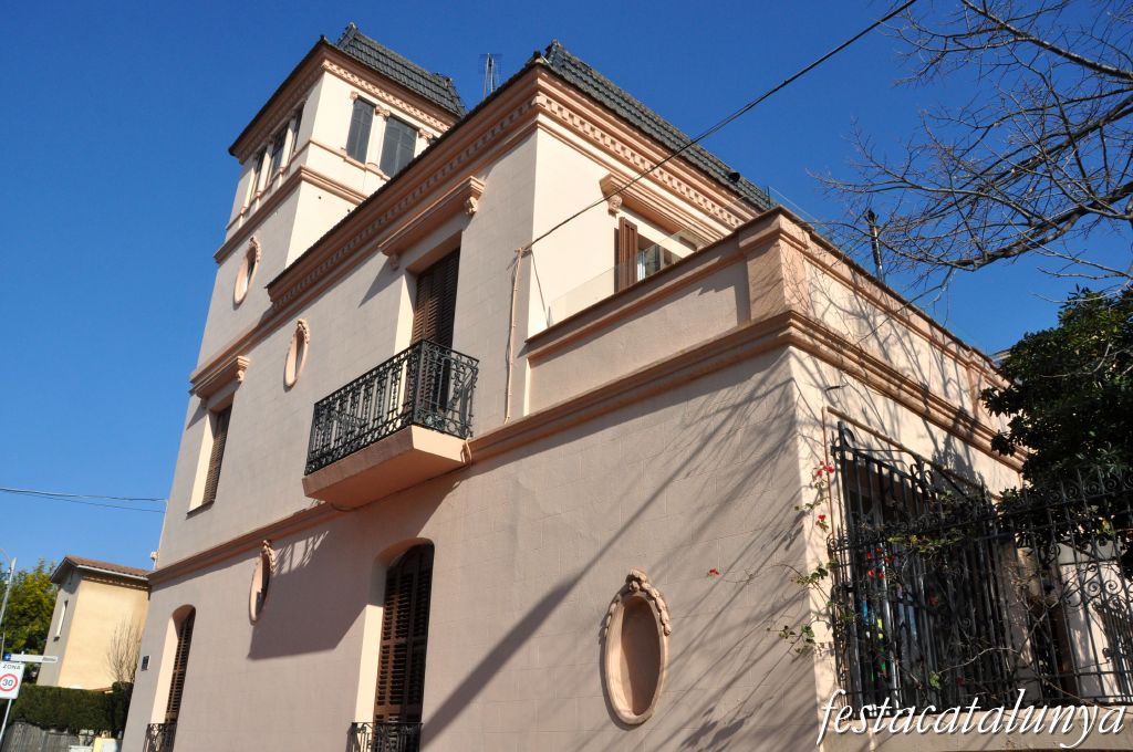 Casa Bassols i Casa Solé al carrer Major a Sant Just Desvern