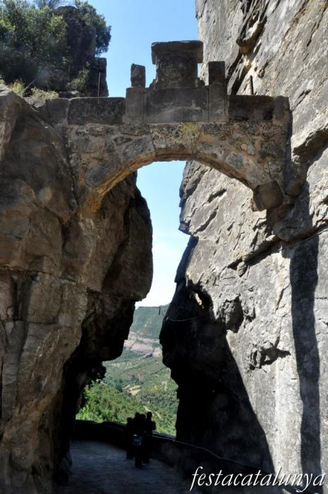 Bigues i Riells - Accés per la foradada (Sant Miquel del Fai)