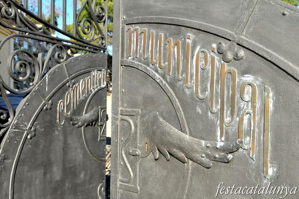 Cardedeu - Porta principal (Cementiri municipal)