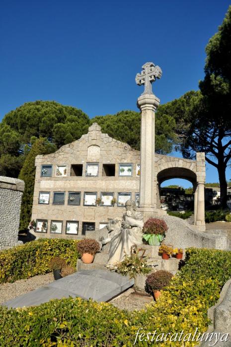 Cardedeu - Panteó família Viader (Cementiri municipal)