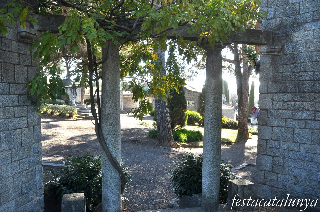 Cardedeu - Pèrgola (Cementiri municipal)