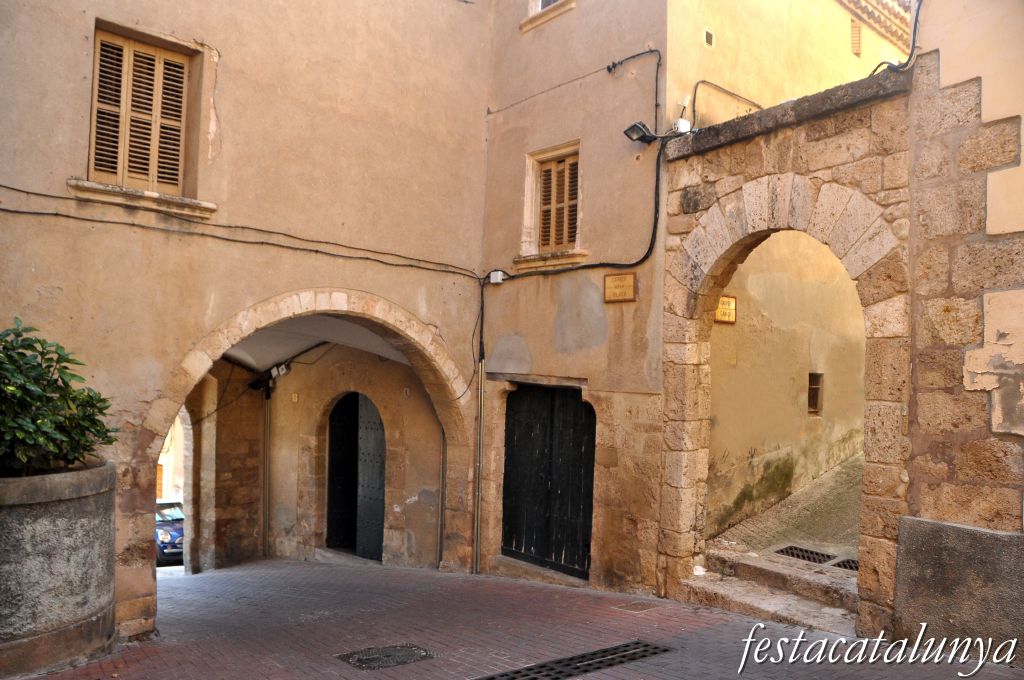 Piera - Mercadal o nuci antic (Portal d'en Romanyà)