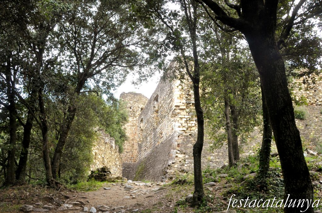 Castell de Montclús a Sant Esteve de Palautordera ***