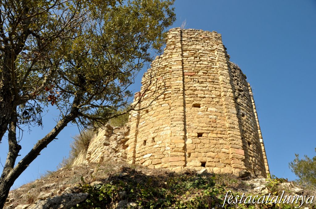 Església romànica de Sant Vicenç del castell de Castellolí ***