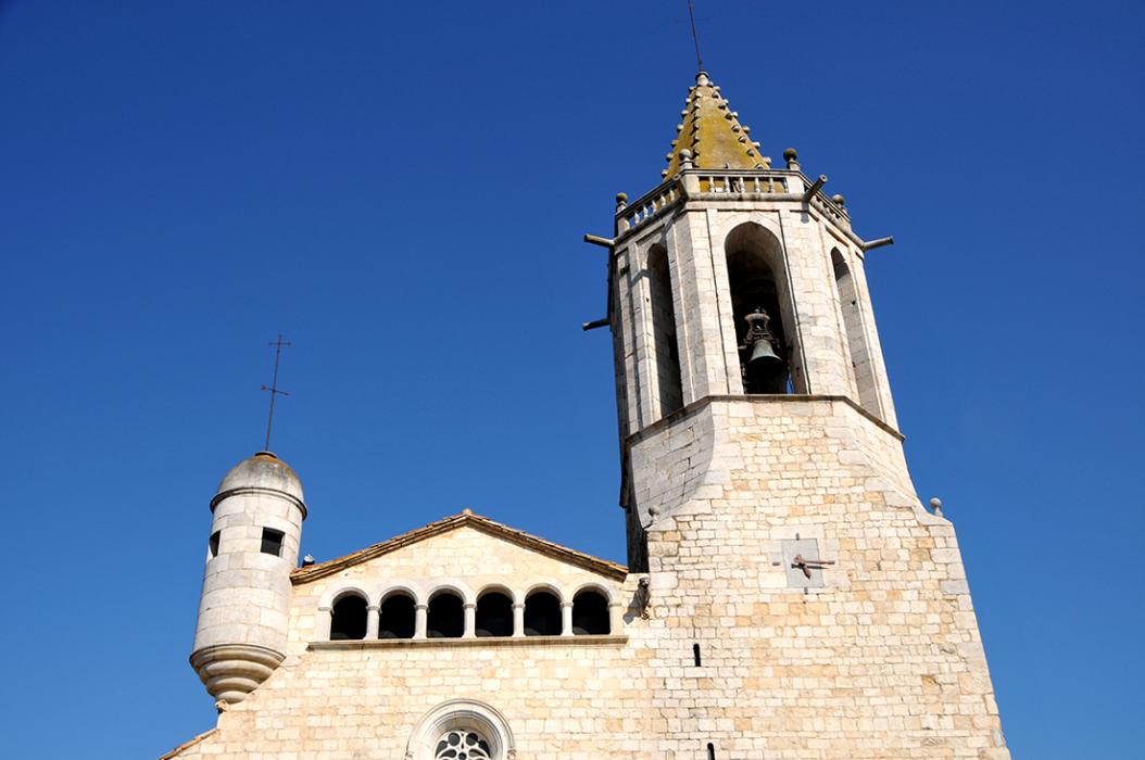 Església parroquial de Sant Cugat de Fornells de la Selva ***