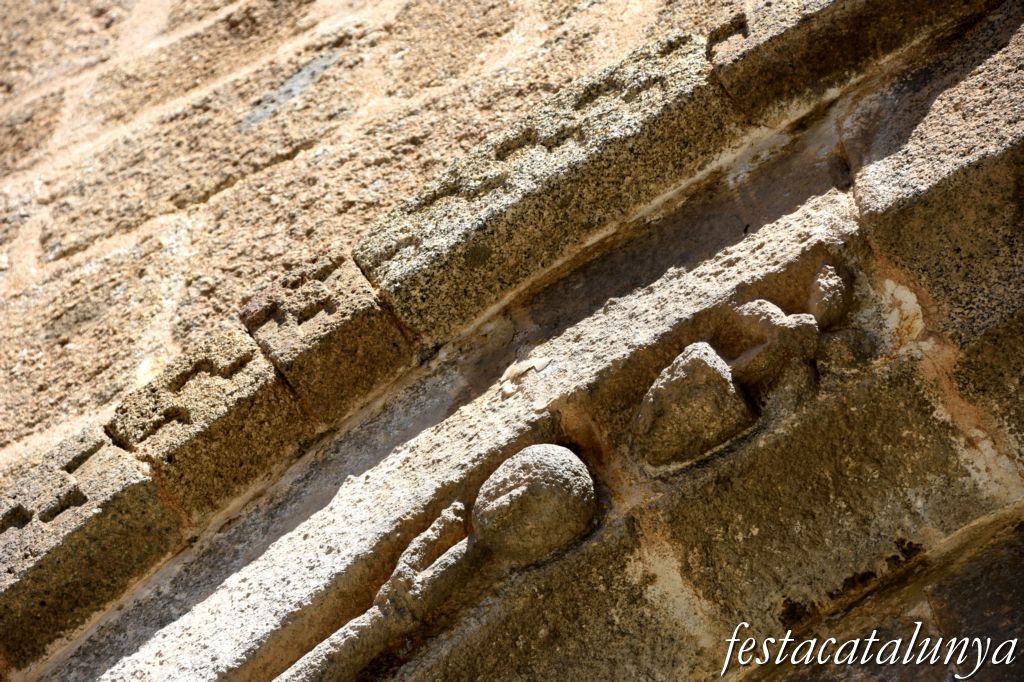 Maçanet de Cabrenys - Església de Sant Martí - Portalada romànica