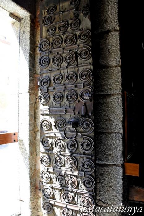 Maçanet de Cabrenys - Església de Sant Martí - Porta romànica