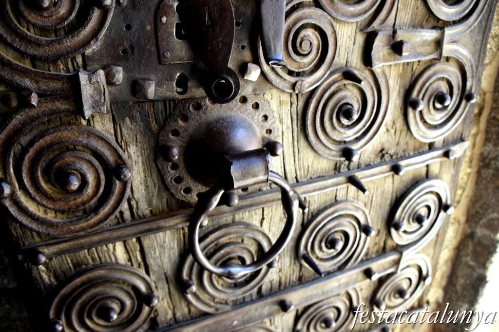 Maçanet de Cabrenys - Església de Sant Martí - Porta romànica