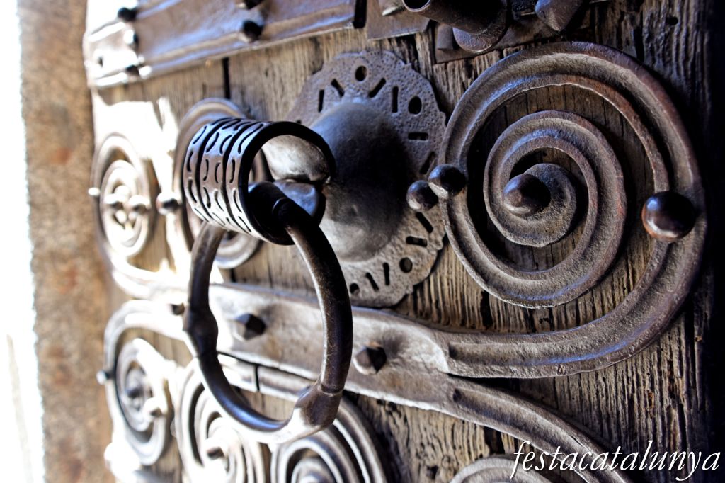 Maçanet de Cabrenys - Església de Sant Martí - Porta romànica