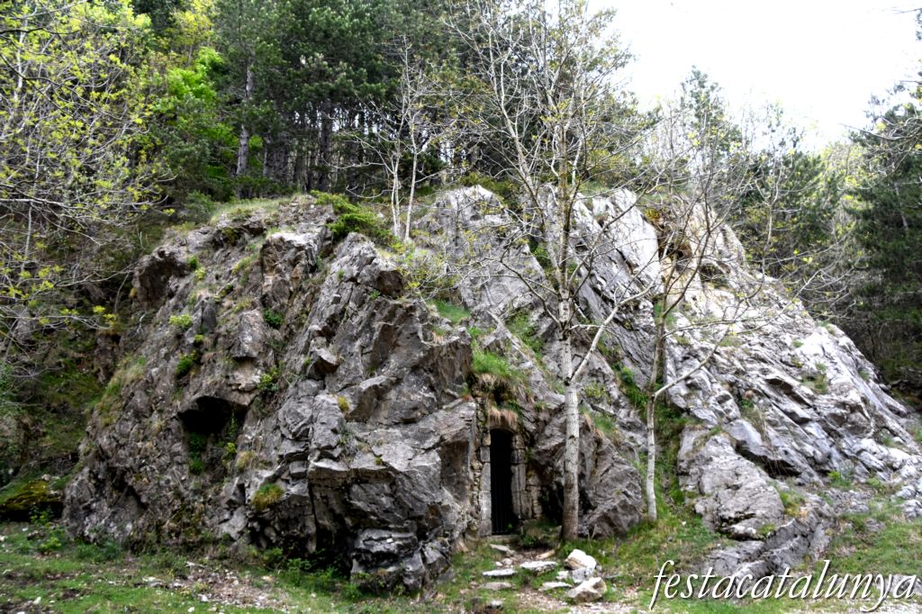 Maçanet de Cabrenys - Cova de Les Salines