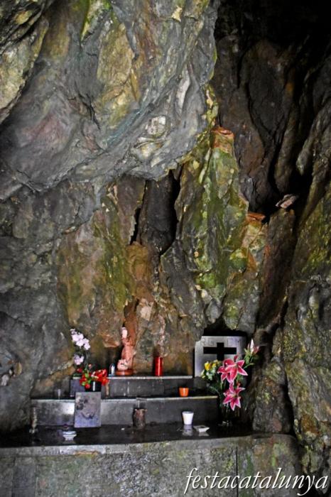 Maçanet de Cabrenys - Cova de Les Salines