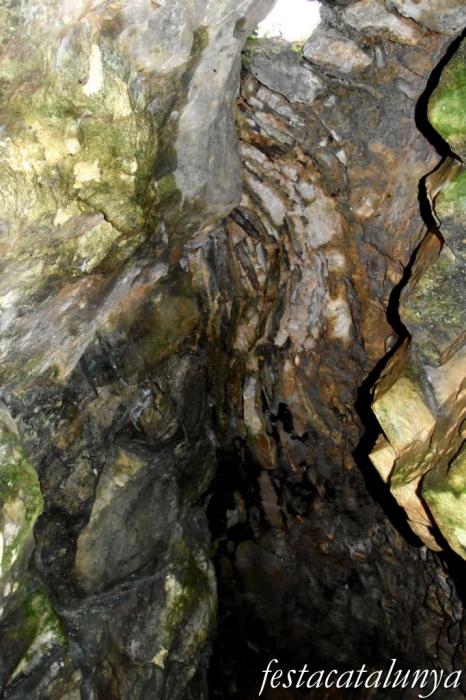 Maçanet de Cabrenys - Cova de Les Salines