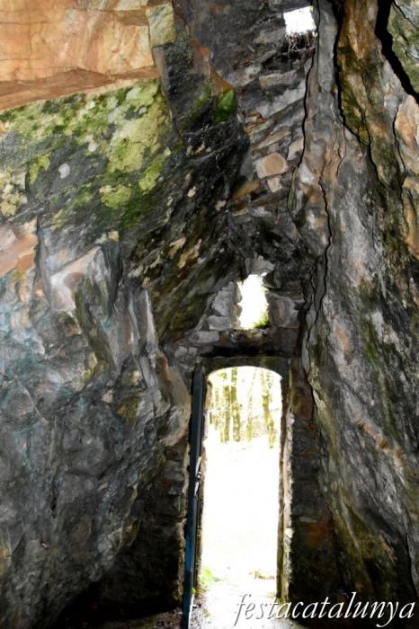 Maçanet de Cabrenys - Cova de Les Salines