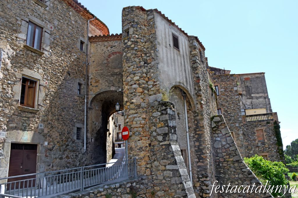 Maçanet de Cabrenys - Muralles de Maçanet 