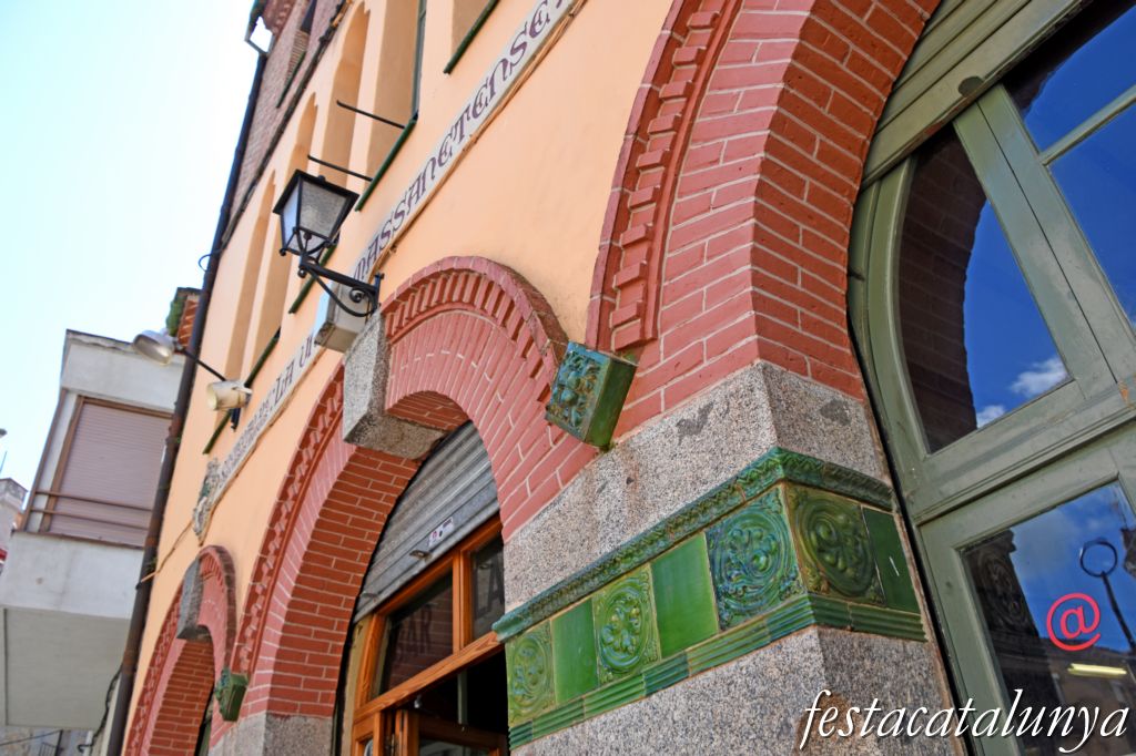 Plaça de  la Vila de Maçanet de Cabrenys ***