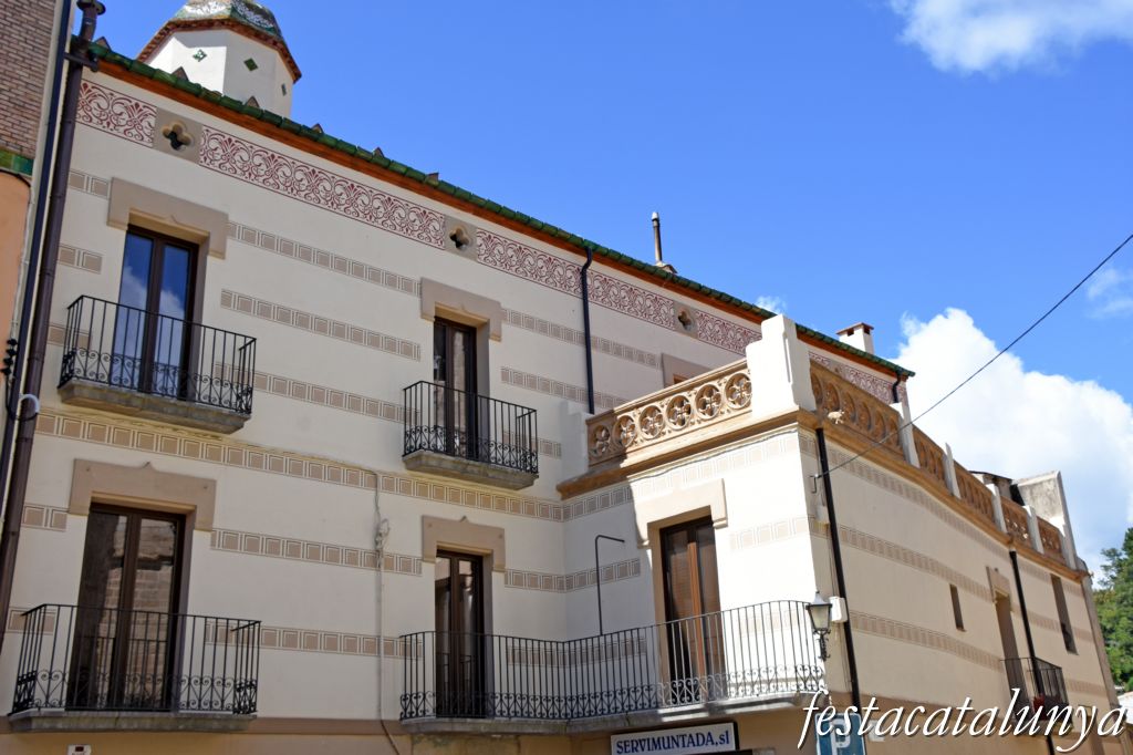 Maçanet de Cabrenys - Plaça de la Vila - Can Molar