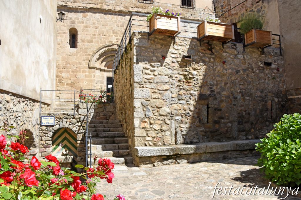 Maçanet de Cabrenys - Plaça de la Vila - La Font de la Plaça