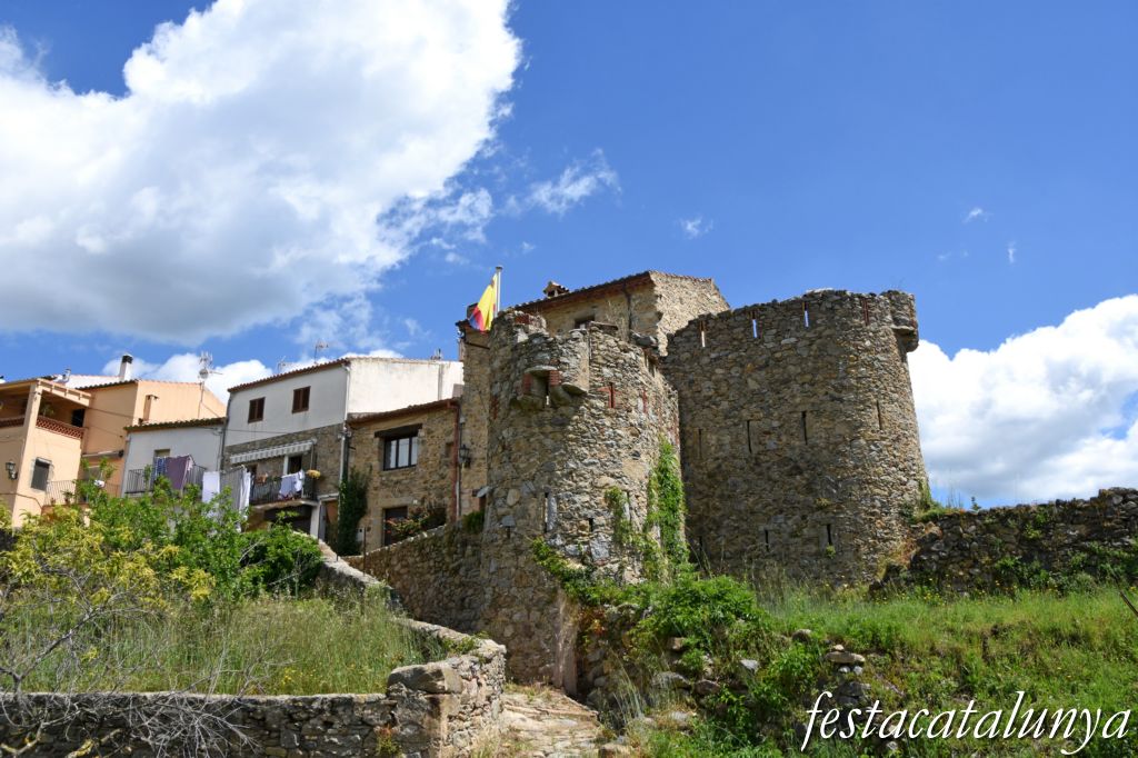 Fort de Maçanet o Torre de l'Hospital de Maçanet de Cabrenys ***
