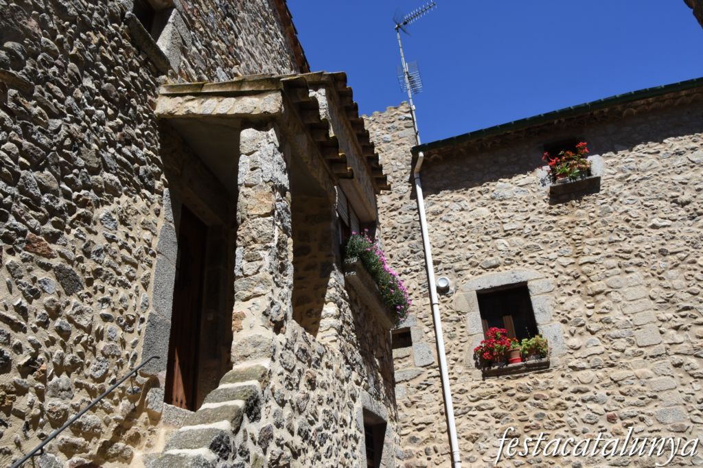 Maçanet de Cabrenys - A l'entorn de la Plaça del Castell i de l'església 