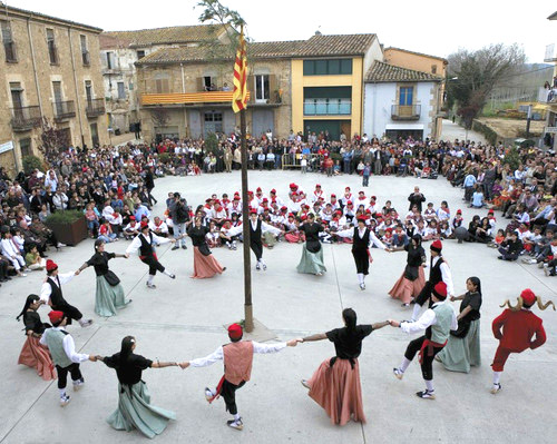 Festa de l'Arbre de Maig i Ball del Cornut de Cornellà del Terri