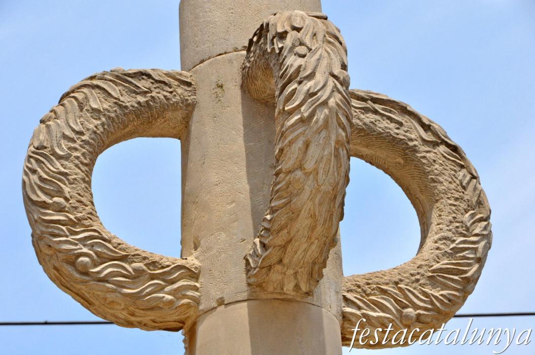 Nucli històric de la Fatarella: Cases notables i creus ***