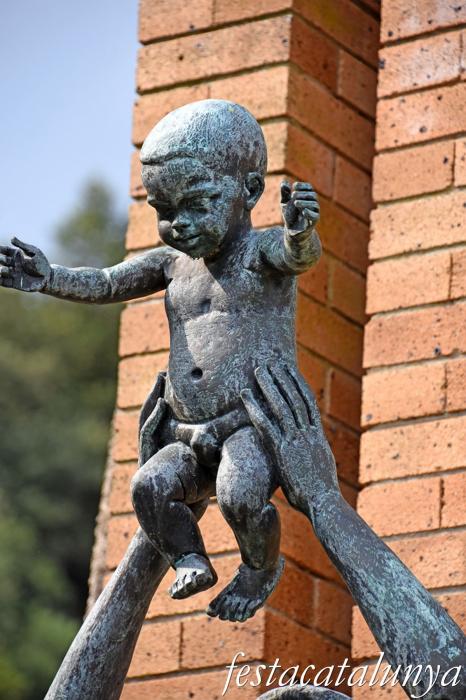 Monument a l'Estatut al Parador de Turisme Vic-Sau