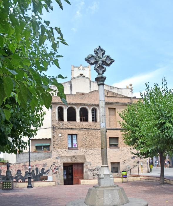 Plaça de la Creu de Molins de Rei i entorn