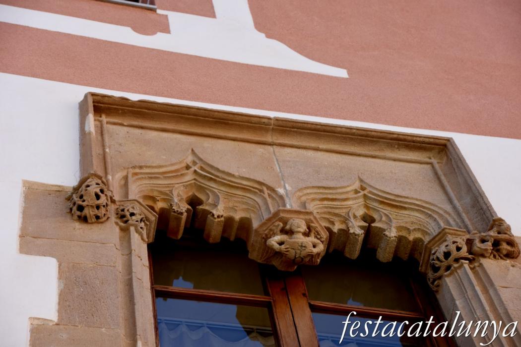 Mataró - Plaça de Santa Maria - Cases Milà i Escolà