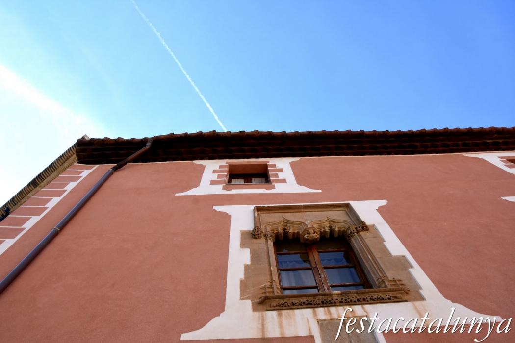 Mataró - Plaça de Santa Maria - Cases Milà i Escolà