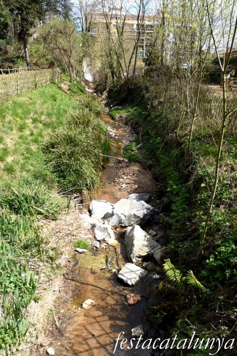 Sant Hilari Sacalm - Font del Pic i llera del riu Vallicrosa