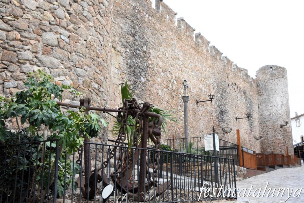 Tossa de Mar - Creu de terme de la Vila Vella