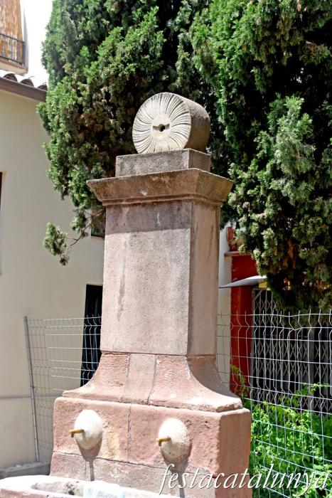 Molins de Rei - Font de la pujada a l'església