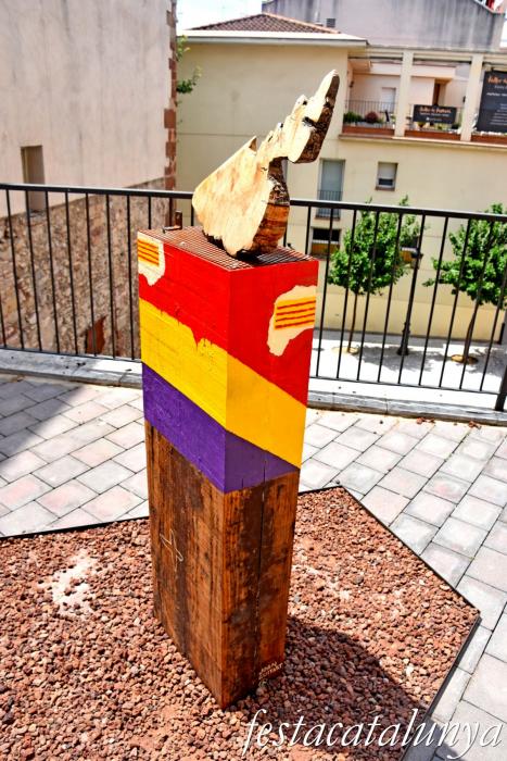 Molins de Rei - Carrer Major - Monument al President Companys