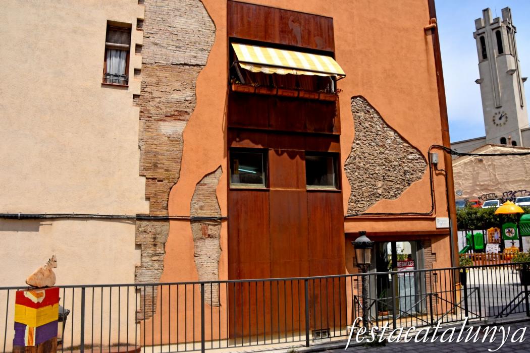 Molins de Rei - Carrer Major - Monument al President Companys