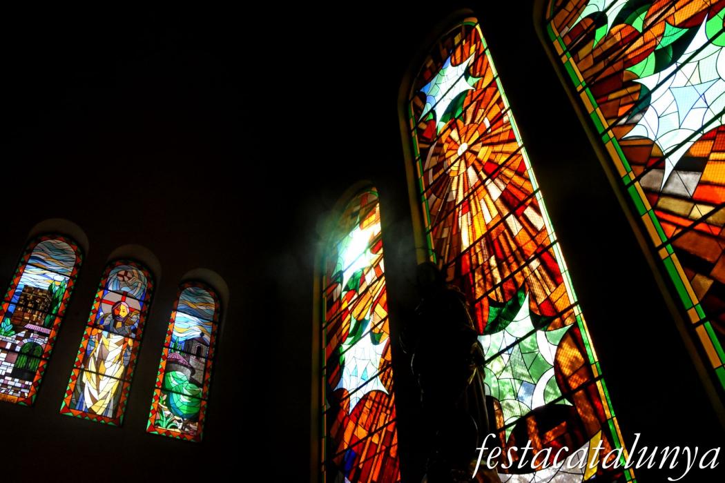 Molins de Rei - Vitralls de l'església de Sant Miquel Arcàngel - Capella de la Puríssima