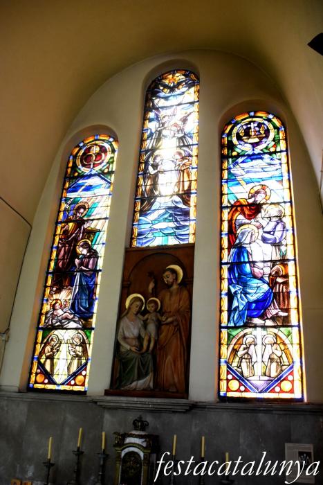 Molins de Rei - Vitralls de l'església de Sant Miquel Arcàngel - Capella Sagrada Família